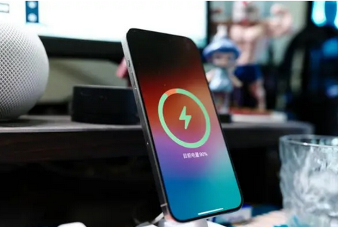 郧阳苹果15换屏服务分享用什么充电器给iPhone15充电更好 